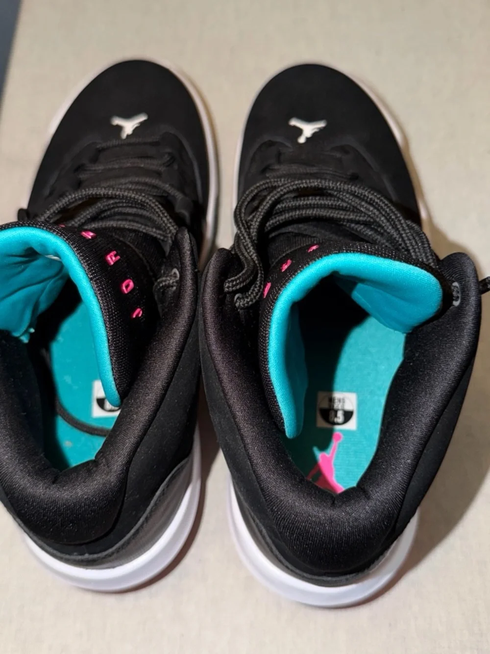 Air Jordan max aura black turbo green no box